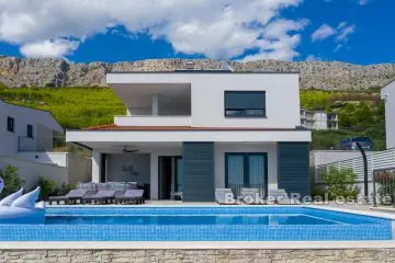 Beautiful villa with panoramic views, for sale