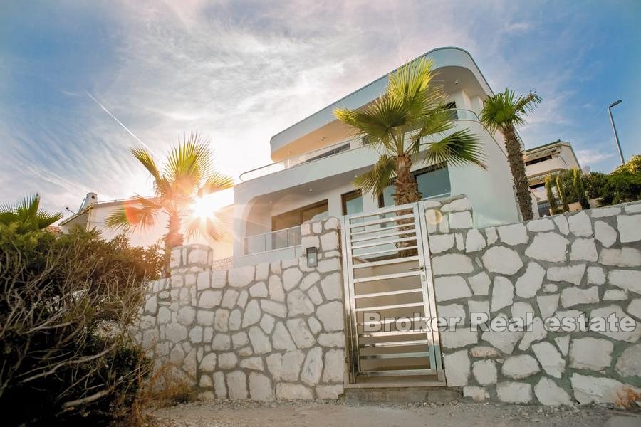 Modern villa vid havet