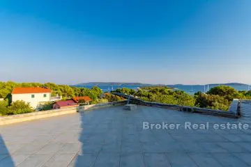 House with sea view on Drvenik