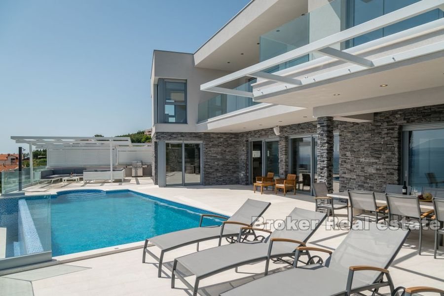 Moderne Villa mit Panoramablick auf das Meer