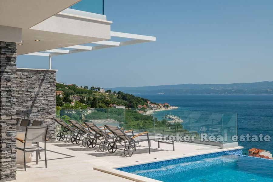 Moderne Villa mit Panoramablick auf das Meer