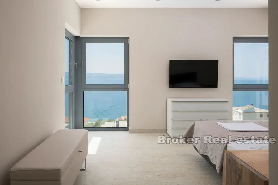 Moderna vila s panoramskim pogledom na more