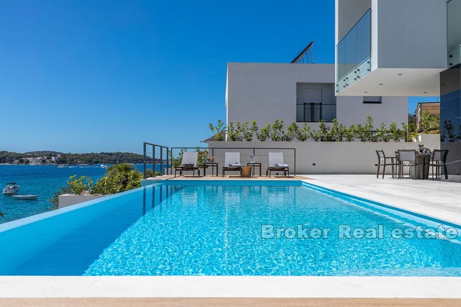 Newly built modern villa with pool, seafront