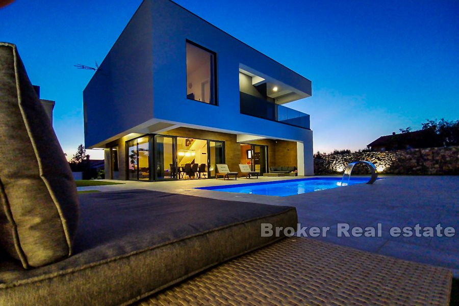 Modern villa with swimming pool and sea view