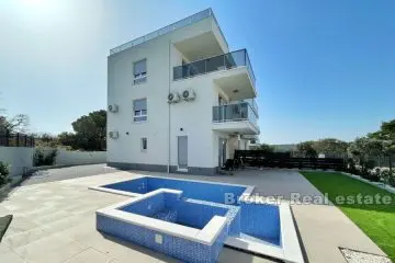 Semi-detached house with sea view and pool
