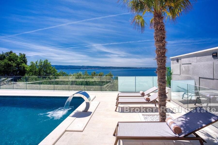 Luxusní vila s výhledem na bazén a moře