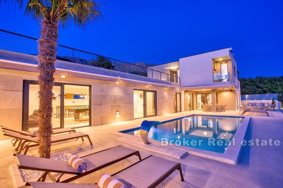 Luxury villa with pool and sea view