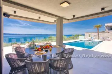 Luxury villa with pool and sea view