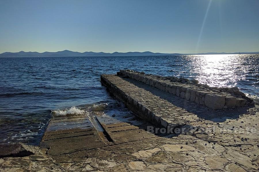 Dům v blízkosti Zadaru, první řadě k moři