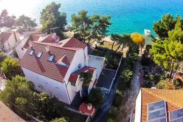Spacious house at first row to the sea