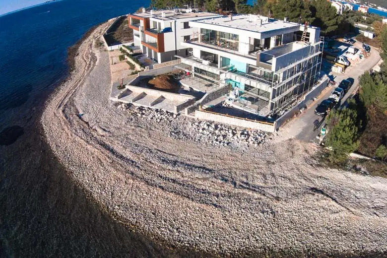 Apartmány v blízkosti Zadaru, první řada u moře