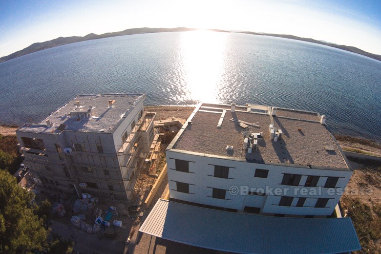 Apartamenty w pobliżu Zadaru, pierwszego rzędu do morza