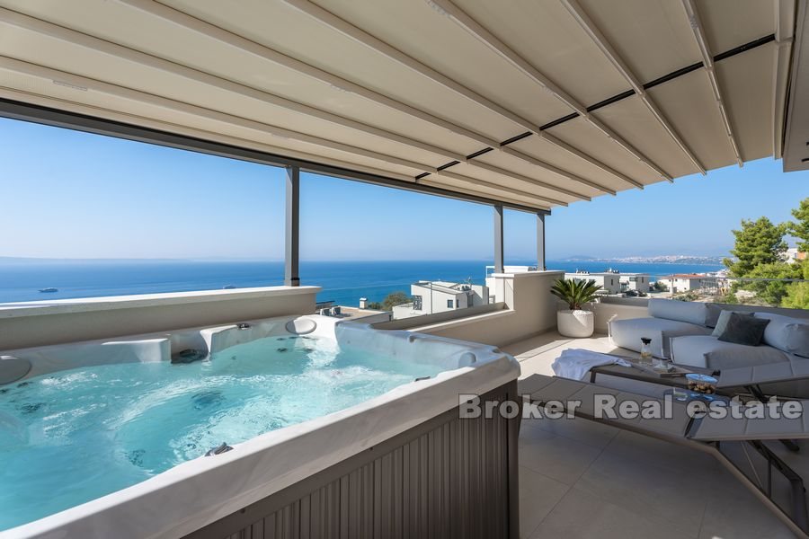 Newly built villa with pool and sea view