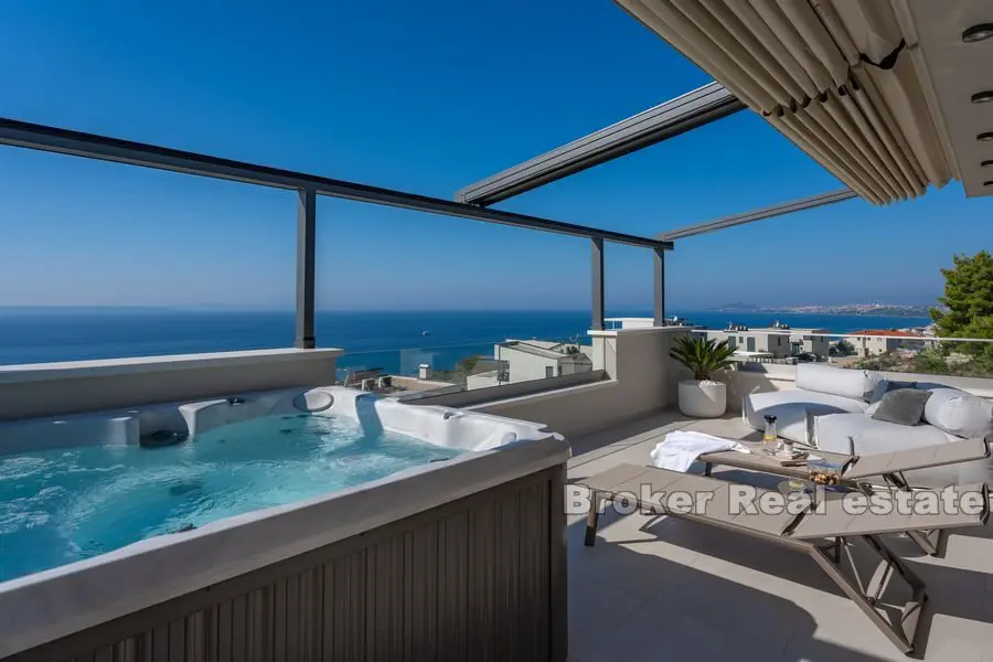 Villa nouvellement construite avec piscine et vue mer