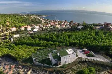 Villa moderne nouvellement construite avec vue mer