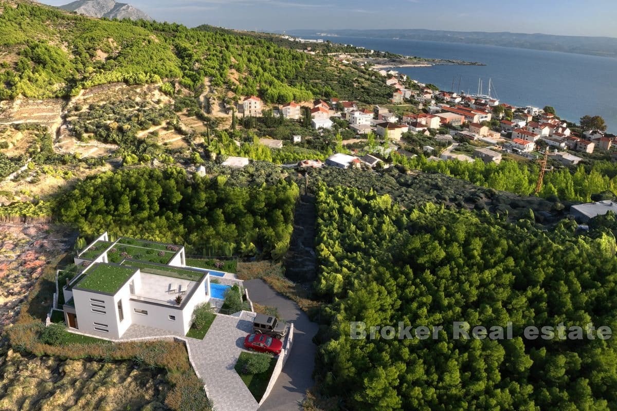 Moderní nově postavená vila s výhledem na moře