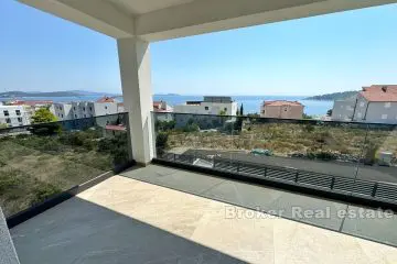 Novoizgrađeni dvosobni apartman s pogledom na more