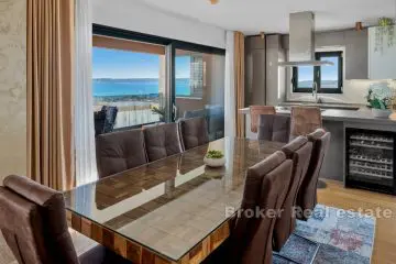 Penthouse de luxe avec vue panoramique sur la mer