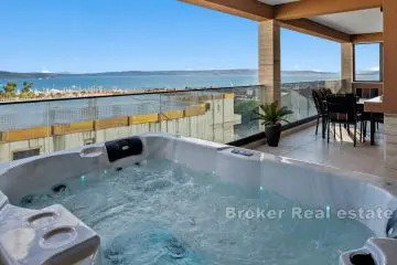 Penthouse de luxe avec vue panoramique sur la mer