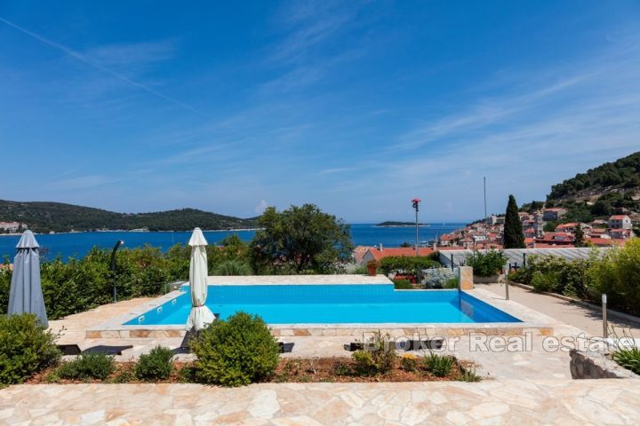 Apartment house with a panoramic view of the sea