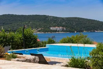 Apartment house with a panoramic view of the sea