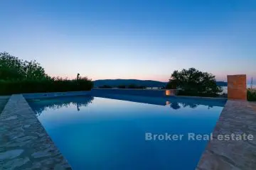 Apartment house with a panoramic view of the sea