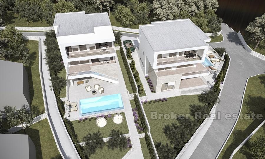 Moderne villa med svømmebasseng i konstruksjon