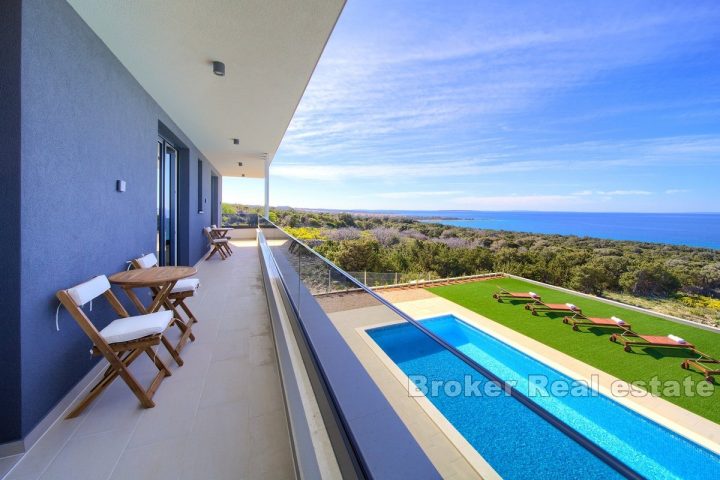 Une villa moderne avec une vue enchanteresse sur la mer