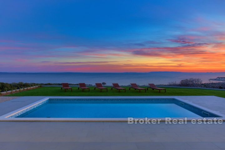 Une villa moderne avec une vue enchanteresse sur la mer