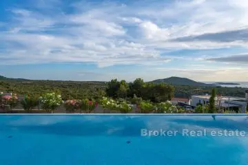 Villa di lusso in posizione dominante con vista sul mare