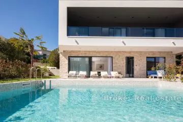 Newly built modern villa with pool in the first row to the sea