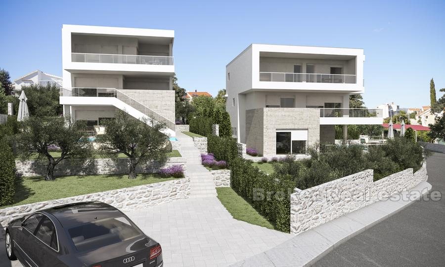 Ny modern villa med pool, i fas av byggande