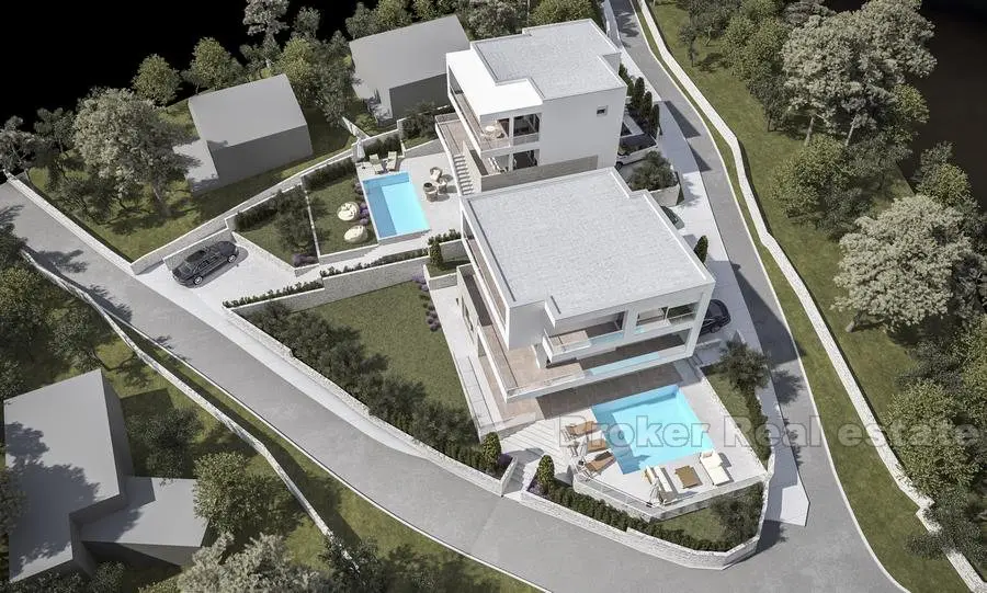 Ny moderne villa med svømmebasseng, i fase av konstruksjon