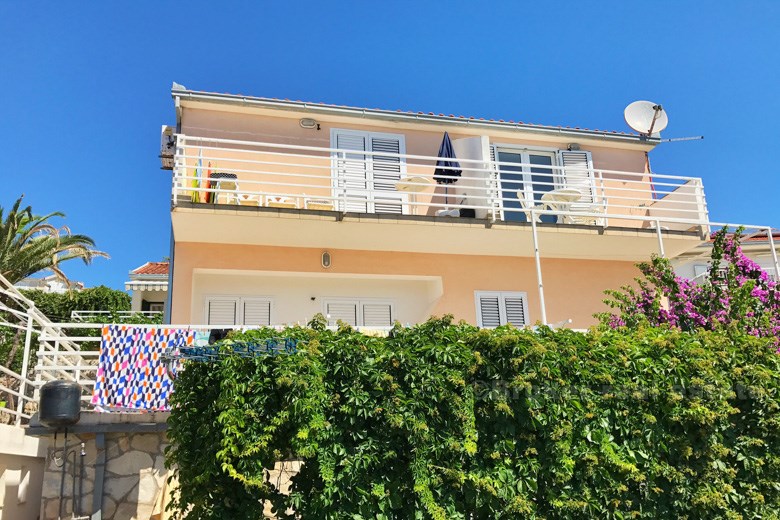 Belle maison avec 5 appartements avec vue sur la mer