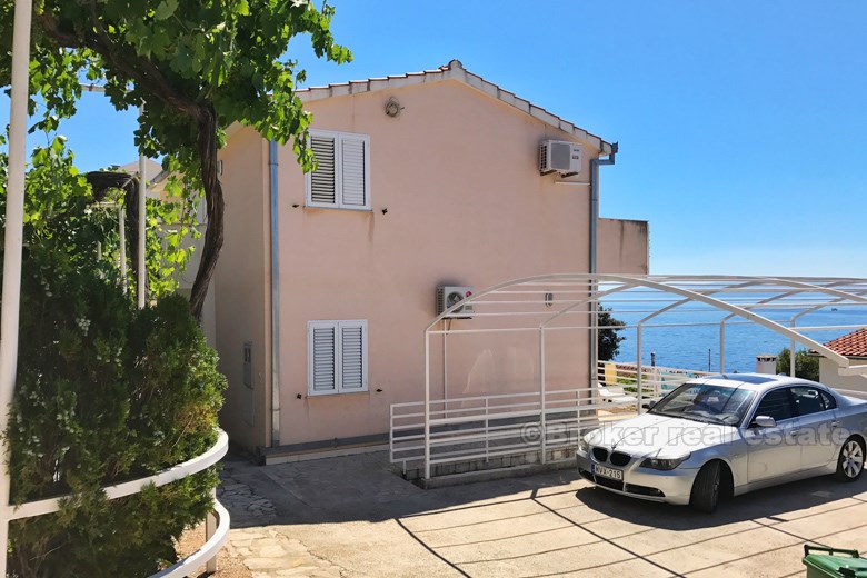 Nice house with 5 apartments with sea views