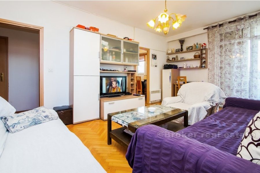 To roms leilighet med utmerket beliggenhet (Spinut), na prodaju