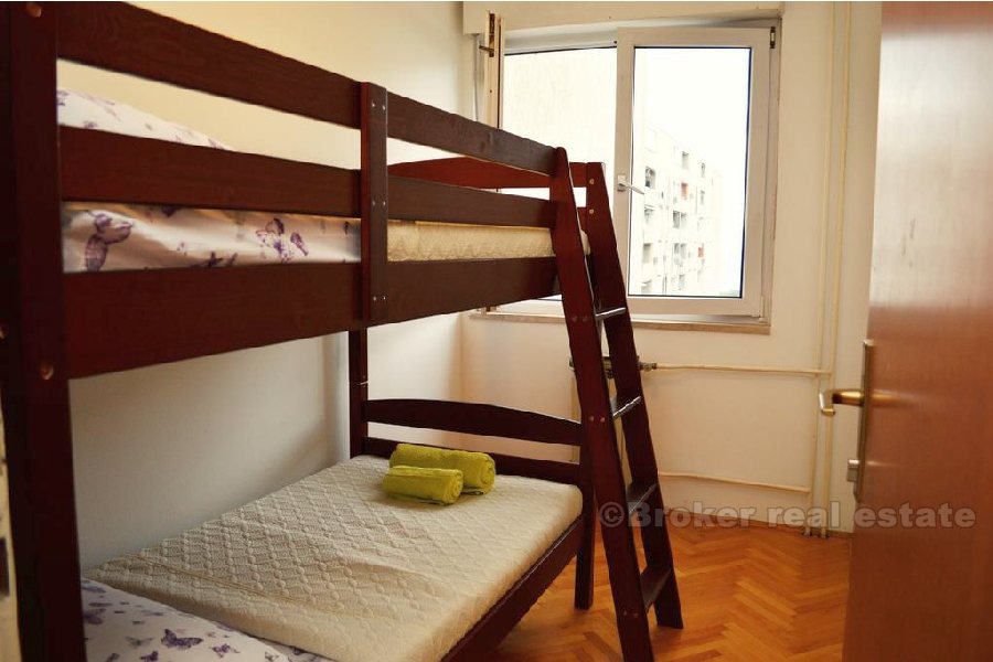 Blatine, appartamento con tre camere da letto, in vendita