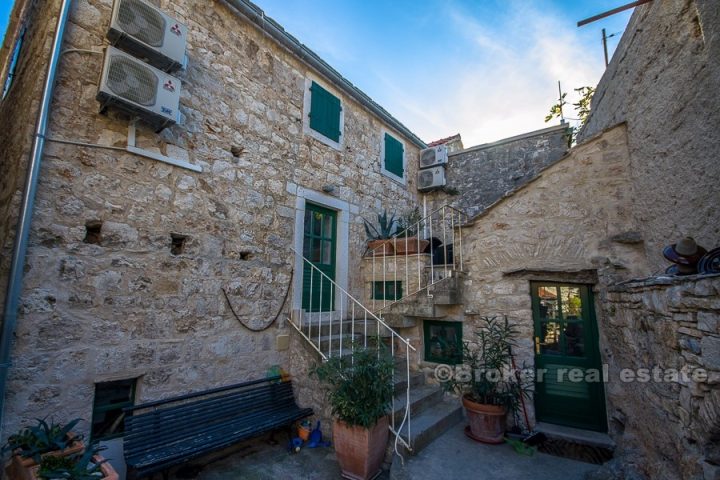 Dalmatian stone house, for sale