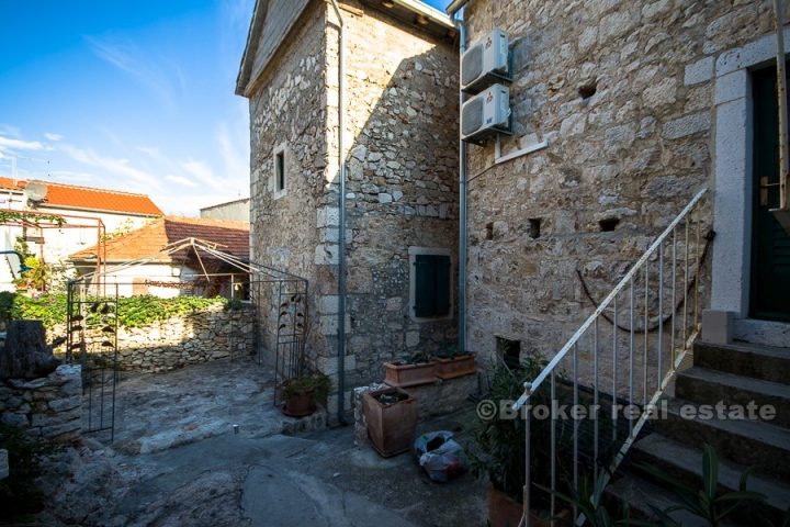 Dalmatian stone house, for sale