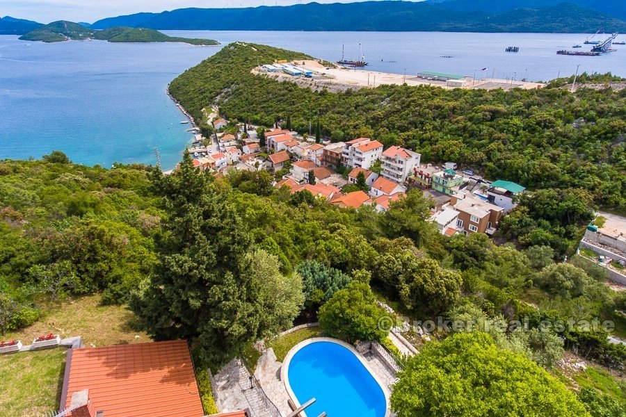 Deux villas avec vue sur la mer, à vendre