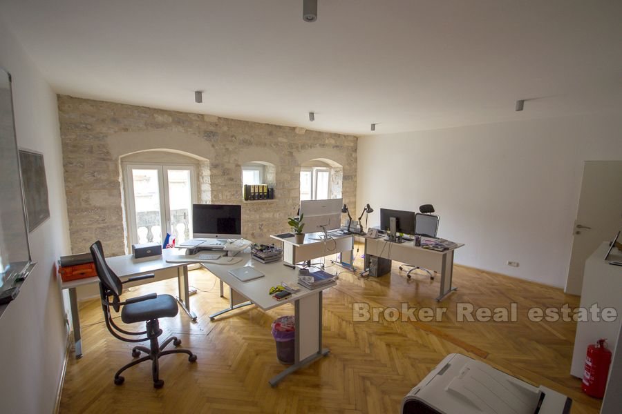 Three-storey apartment in center, for sale