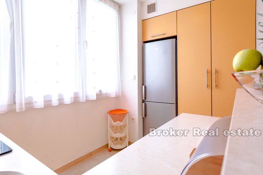 One bedroom apartment near center