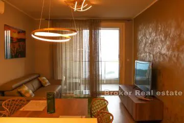 Apartment with sea view, for rent