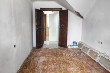 Apartment in an excellent location, Varos