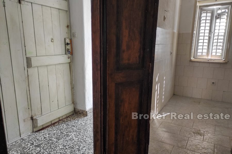 Apartment in an excellent location, Varos