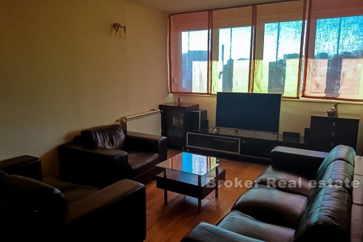 Split 3, spacious and sunny three bedroom apartment