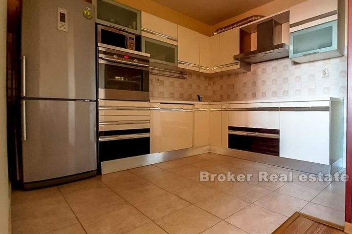 Split 3, spacious and sunny three bedroom apartment