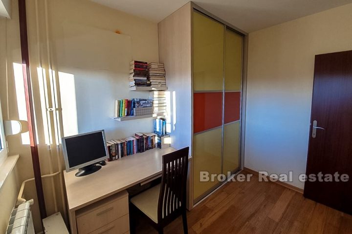 Split 3, spacious and sunny three bedroom apartment