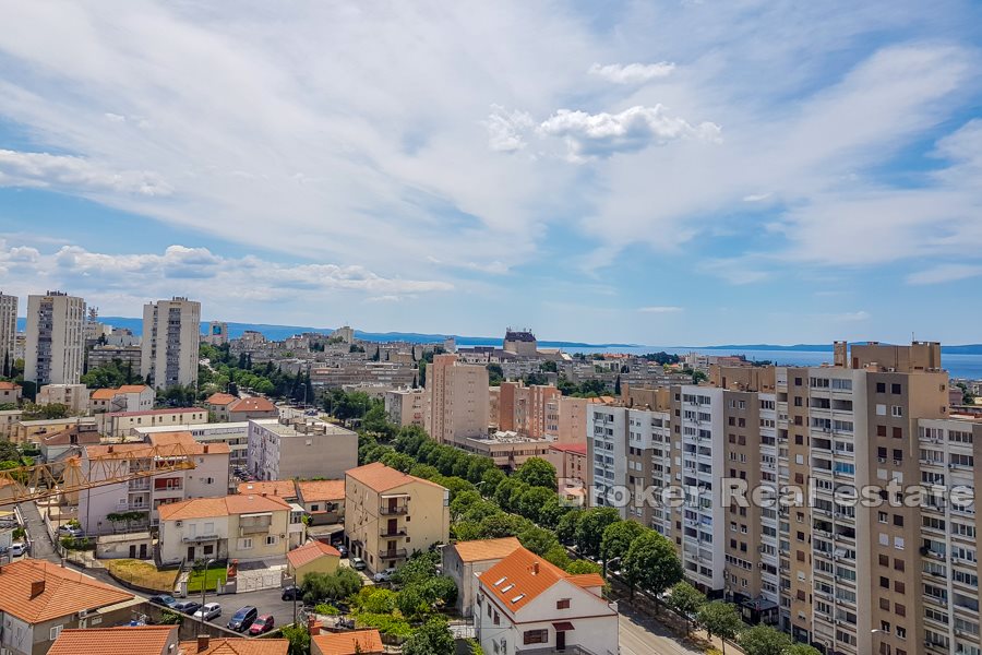 Tre roms leilighet med utsikt over byen, Kman