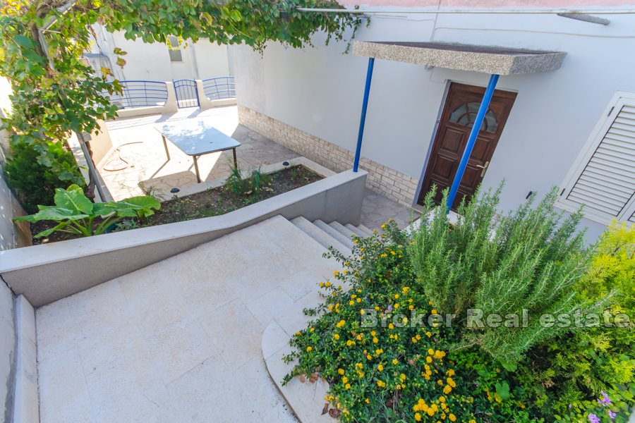 Comfortable apartment with terrace and garden, Meje